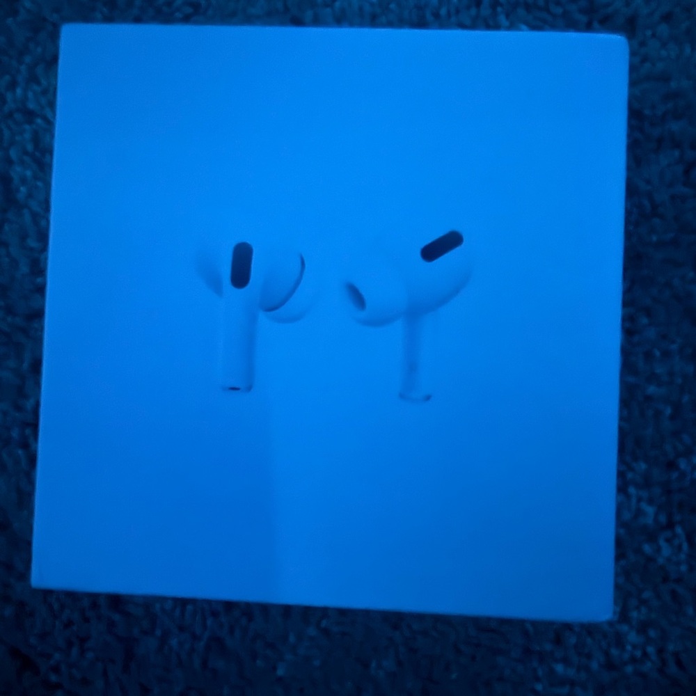 Apple AirPods Pro with MagSafe Charging Case